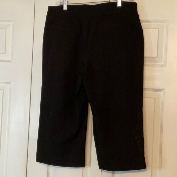 Coral Bay Black Capri Pants Slimming Comfort Waist 16 Petite New - Picture 3 of 4